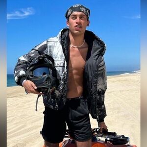 MSFTSREP Mens Padded Puffer Jacket - Print: Anti Federal Reserve. Size L.